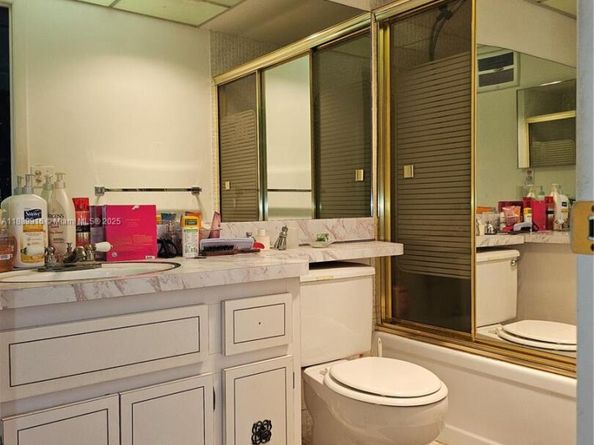 5121 W Oakland Park Blvd 211, Lauderdale Lakes FL 33313
