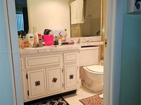 5121 W Oakland Park Blvd 211, Lauderdale Lakes FL 33313