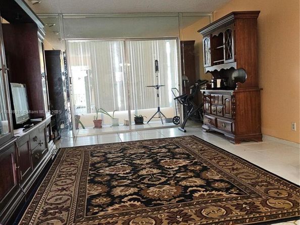 5121 W Oakland Park Blvd 211, Lauderdale Lakes FL 33313