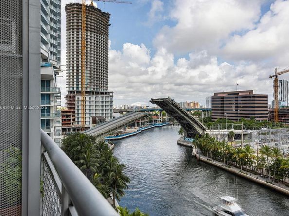 690 SW 1st Ct 1005, Miami FL 33130