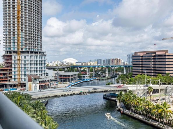 690 SW 1st Ct 1005, Miami FL 33130
