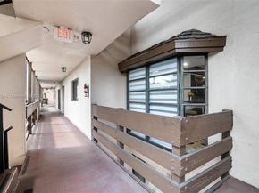 101 SW 96th Ter 204, Plantation FL 33324
