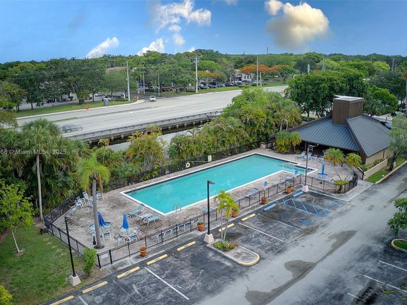 101 SW 96th Ter 204, Plantation FL 33324