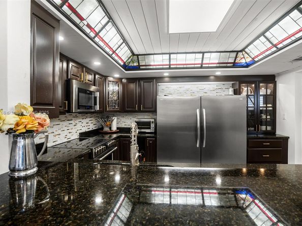 101 SW 96th Ter 204, Plantation FL 33324