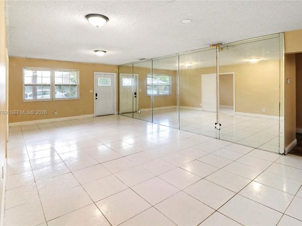 6120 SW 19th St, North Lauderdale FL 33068