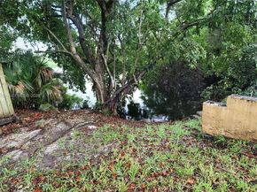 6120 SW 19th St, North Lauderdale FL 33068