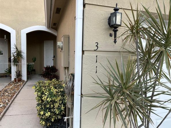 311 SW 120th Ave 311, Pembroke Pines FL 33025