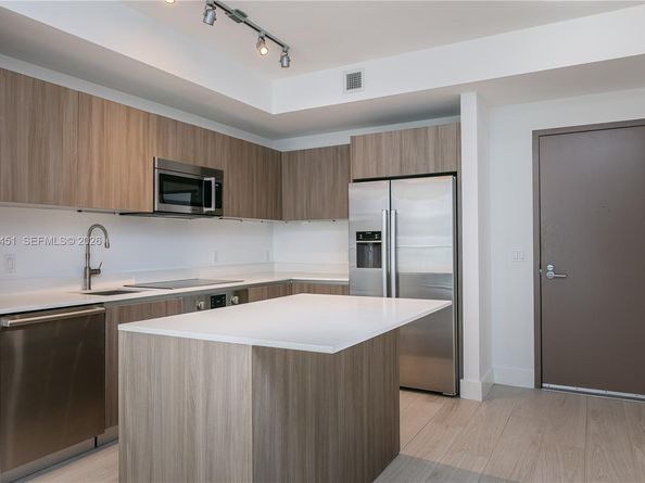 201 SW 17th Rd 303, Miami FL 33129