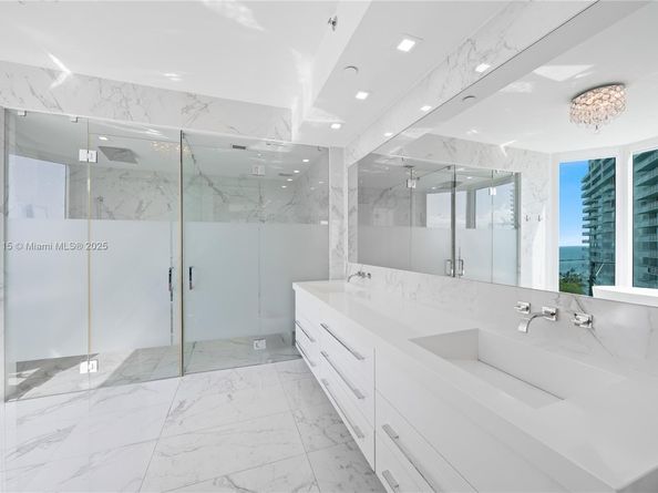 300 S Pointe Dr 1505, Miami Beach FL 33139