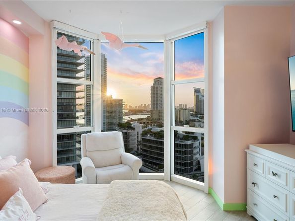 300 S Pointe Dr 1505, Miami Beach FL 33139