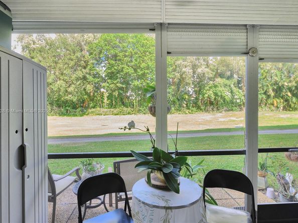 300 S Hollybrook Dr 105, Pembroke Pines FL 33025