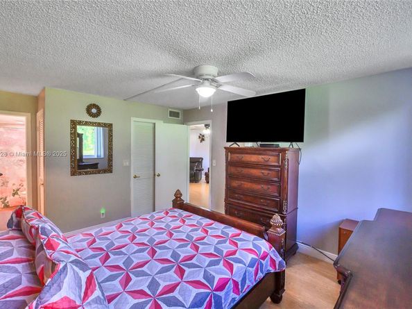 300 S Hollybrook Dr 105, Pembroke Pines FL 33025