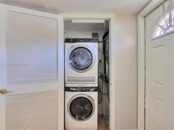 300 S Hollybrook Dr 105, Pembroke Pines FL 33025