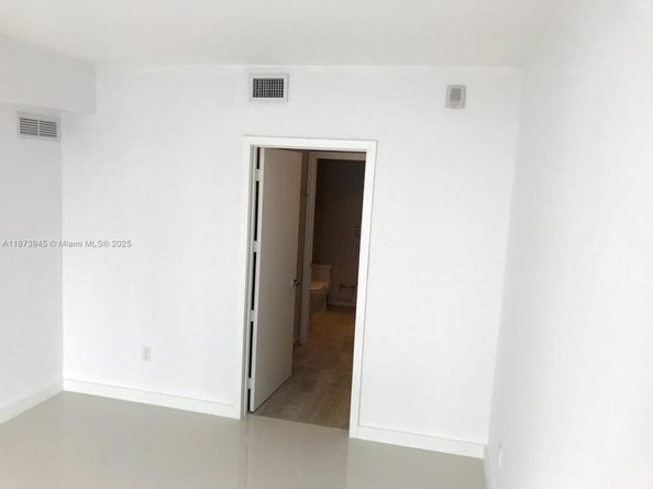 488 NE 18 3609, Miami FL 33132
