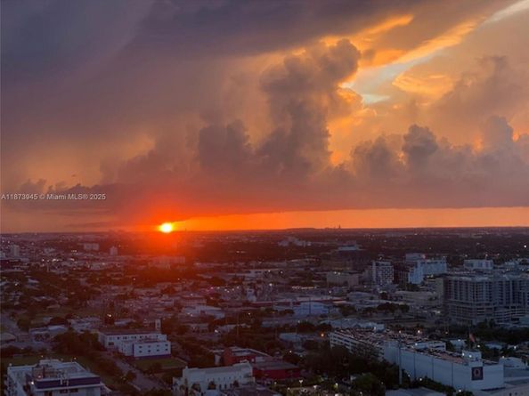 488 NE 18 3609, Miami FL 33132