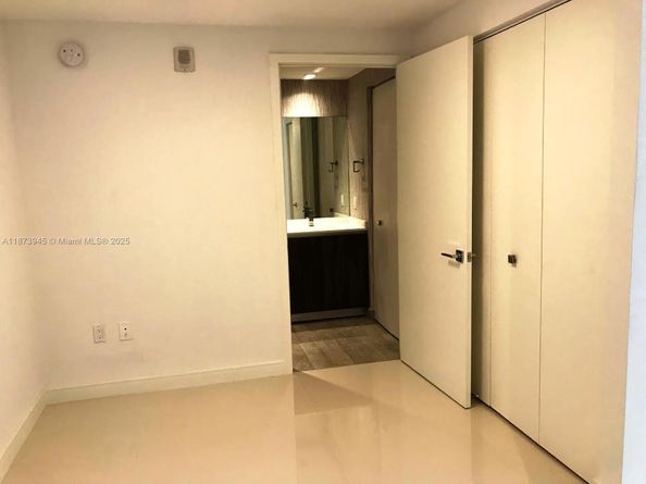 488 NE 18 3609, Miami FL 33132