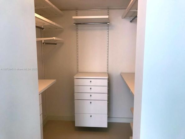 488 NE 18 3609, Miami FL 33132