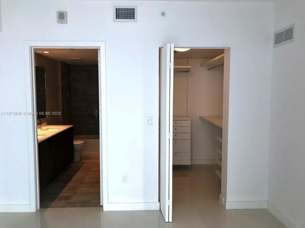 488 NE 18 3609, Miami FL 33132