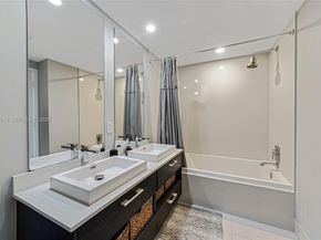 45 SW 9th St 3405, Miami FL 33130