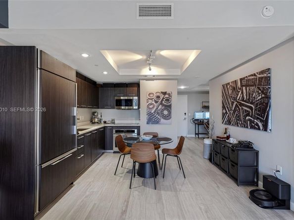 45 SW 9th St 3405, Miami FL 33130