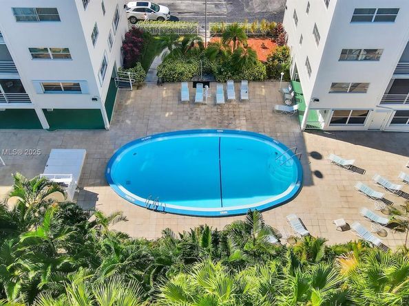 500 NE 14th Ave 204, Hallandale Beach FL 33009