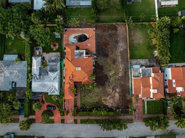 1785 Bay Dr, Miami Beach FL 33141