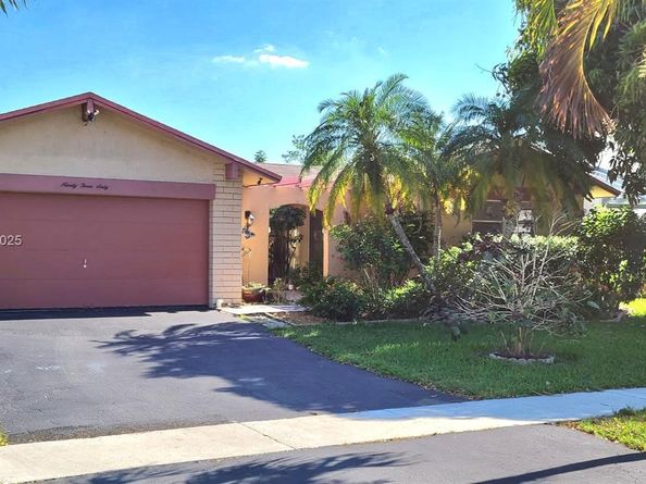 9360 NW 42nd Ct, Sunrise FL 33351