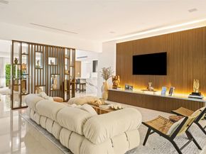 865 W 47th St, Miami Beach FL 33140