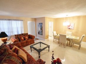 581 Blue Heron Dr 302B, Hallandale Beach FL 33009