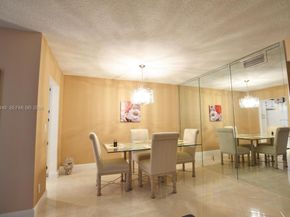 581 Blue Heron Dr 302B, Hallandale Beach FL 33009