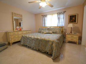 581 Blue Heron Dr 302B, Hallandale Beach FL 33009