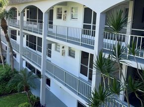 581 Blue Heron Dr 302B, Hallandale Beach FL 33009