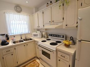 581 Blue Heron Dr 302B, Hallandale Beach FL 33009