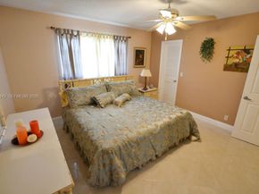 581 Blue Heron Dr 302B, Hallandale Beach FL 33009