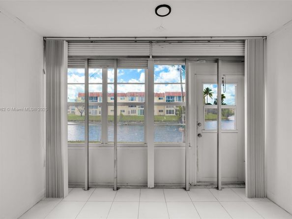 8040 N Sunrise Lakes Dr 106, Sunrise FL 33322