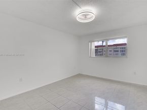 8040 N Sunrise Lakes Dr 106, Sunrise FL 33322