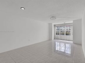 8040 N Sunrise Lakes Dr 106, Sunrise FL 33322