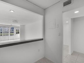 8040 N Sunrise Lakes Dr 106, Sunrise FL 33322