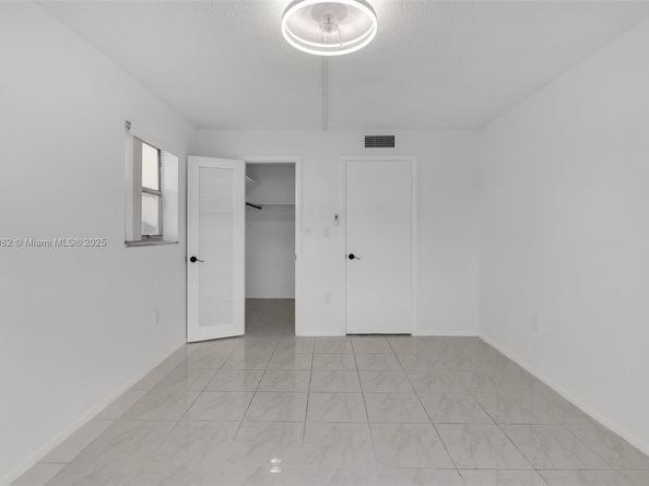 8040 N Sunrise Lakes Dr 106, Sunrise FL 33322
