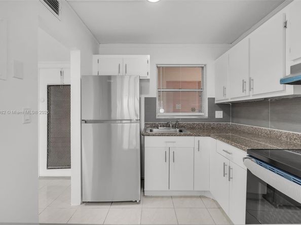 8040 N Sunrise Lakes Dr 106, Sunrise FL 33322