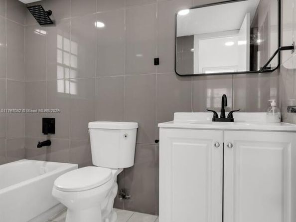 8040 N Sunrise Lakes Dr 106, Sunrise FL 33322