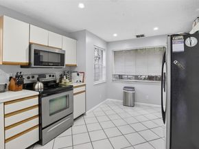 9481 Oak Grove Cir, Davie FL 33328