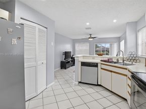 9481 Oak Grove Cir, Davie FL 33328
