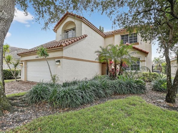 9481 Oak Grove Cir, Davie FL 33328