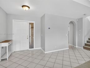 9481 Oak Grove Cir, Davie FL 33328