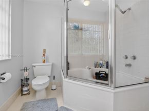 9481 Oak Grove Cir, Davie FL 33328