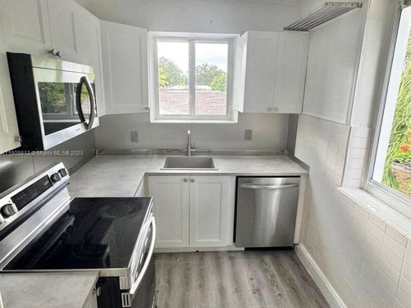 555 NE 70th St, Miami FL 33138