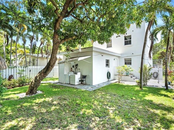 555 NE 70th St, Miami FL 33138