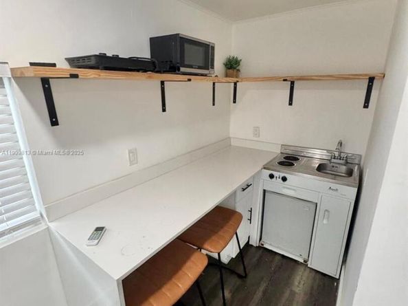 555 NE 70th St, Miami FL 33138