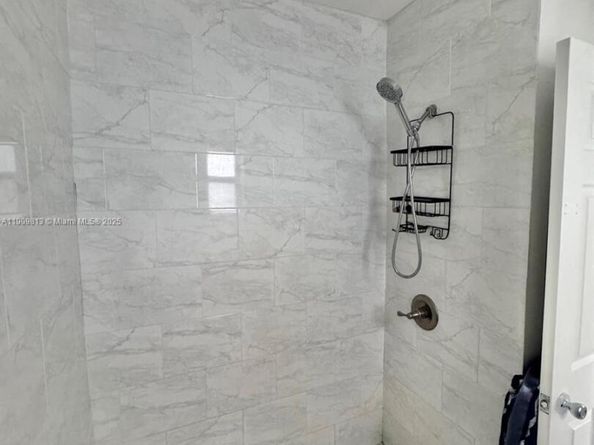 555 NE 70th St, Miami FL 33138